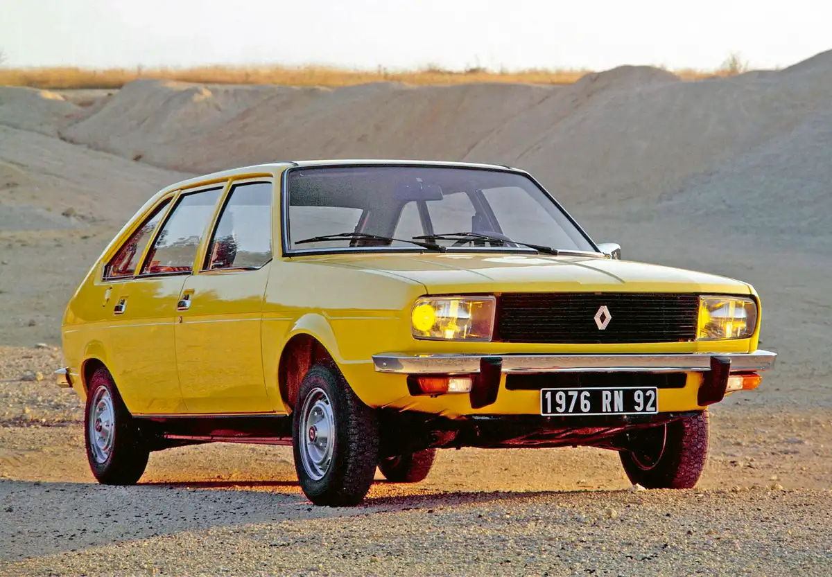 A Renault 20-as szögletes lámpáival hasonlított az 1973-tól gyártott VW Passatra