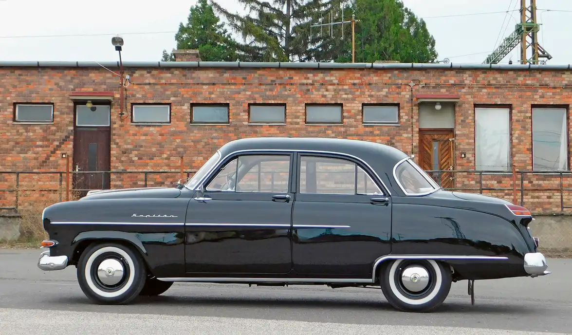 0.52 a négyajtós alaktényezője (Cw). Kétajtós limuzint és kabriót csak az első kiadásból gyártottak, később kizárólag négyajtósok készültek