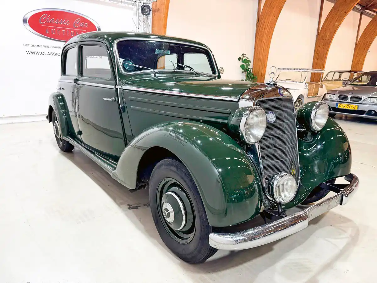 A Mercedes 170-es sorozatában az S-V volt a csúcs, mindössze 3002 darabot gyártottak belőle. Ez az 1954-es, részben felújított példány 17 250 euróért ment most el