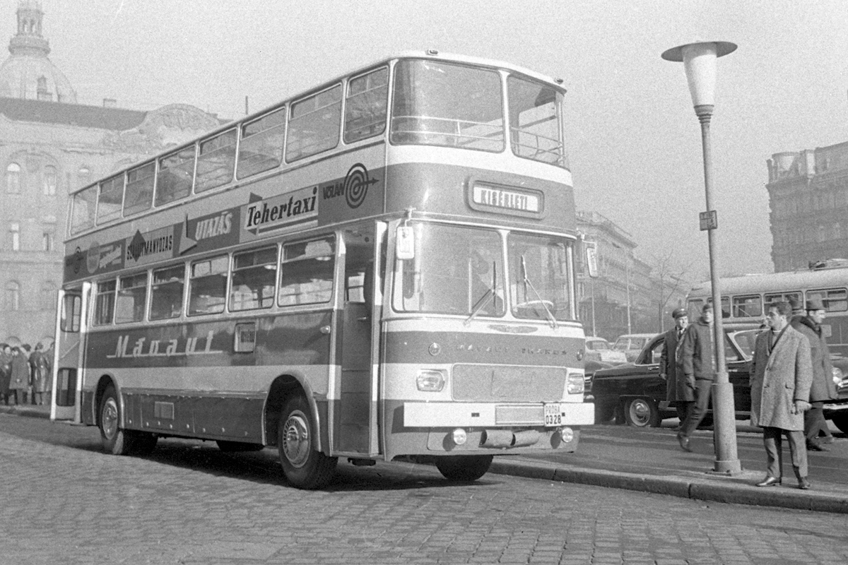 Engels tér, Mávaut pályaudvar, az átadás helyszíne