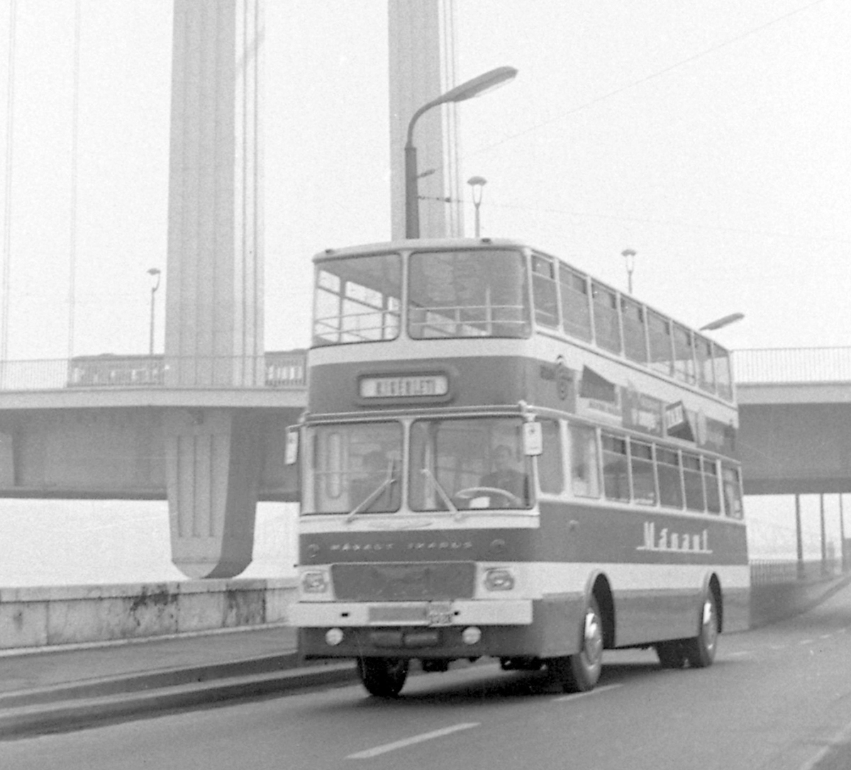 Budapesten nem közlekedett, elakadt volna a felsővezetékekben