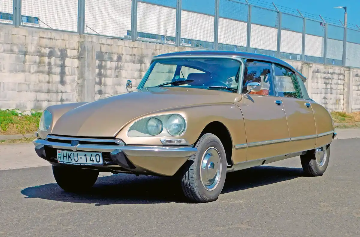 A franciák nemzeti büszkéségéből 20 év alatt több mint 1,4 milliót gyárottak. 1970-ben készült a legtöbb, 103 633 darab