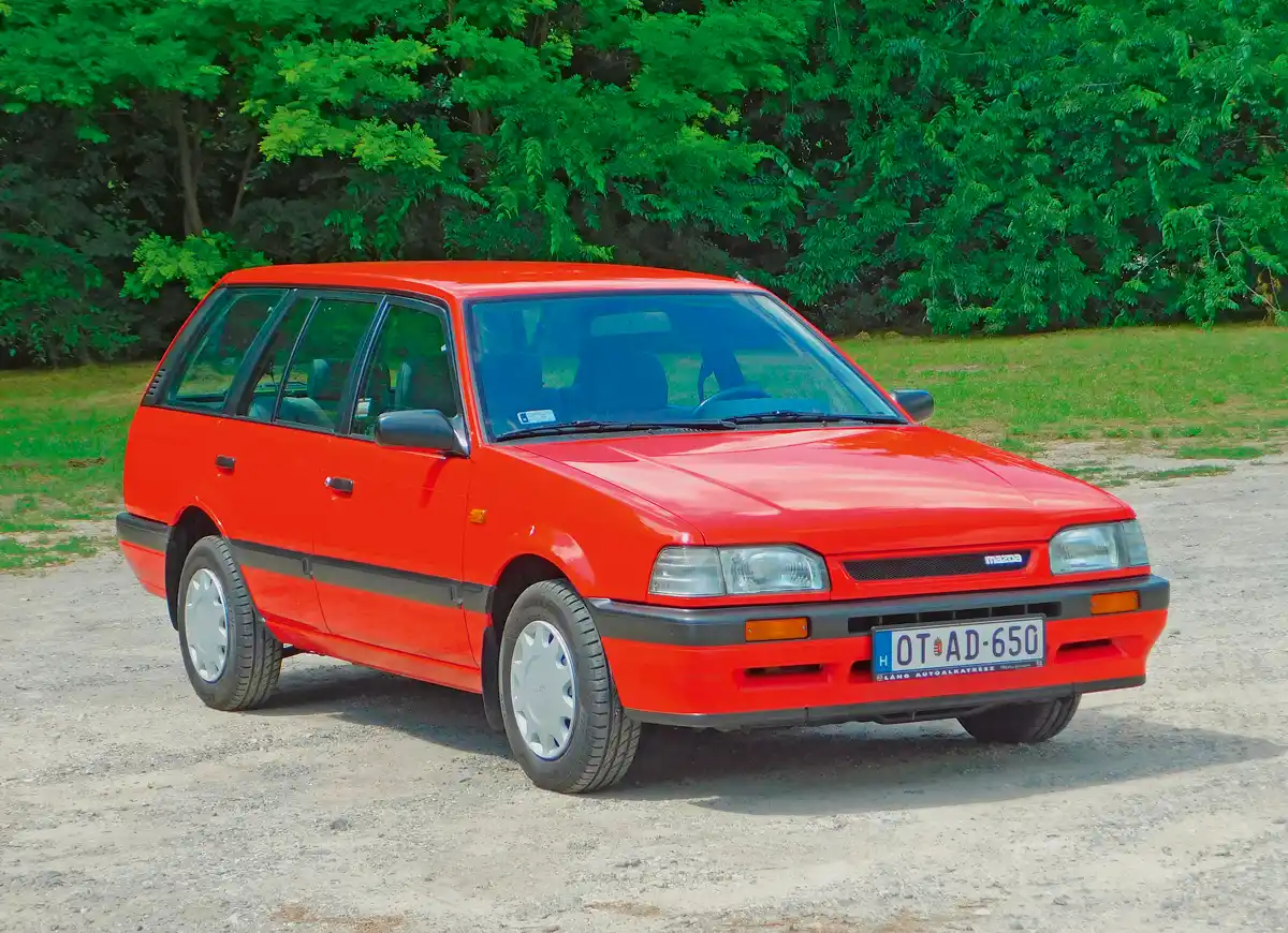 A 40 év alatt több mint tízmillió 323-as készült, a hatodik generációból 412 000-et gyártottak