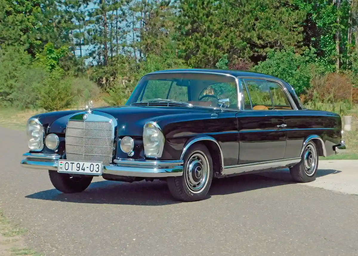 A 220 SE-t 1965-ig gyártották, addig csak 14 173 készült belőle. A 150 LE-s 250 SE váltotta le