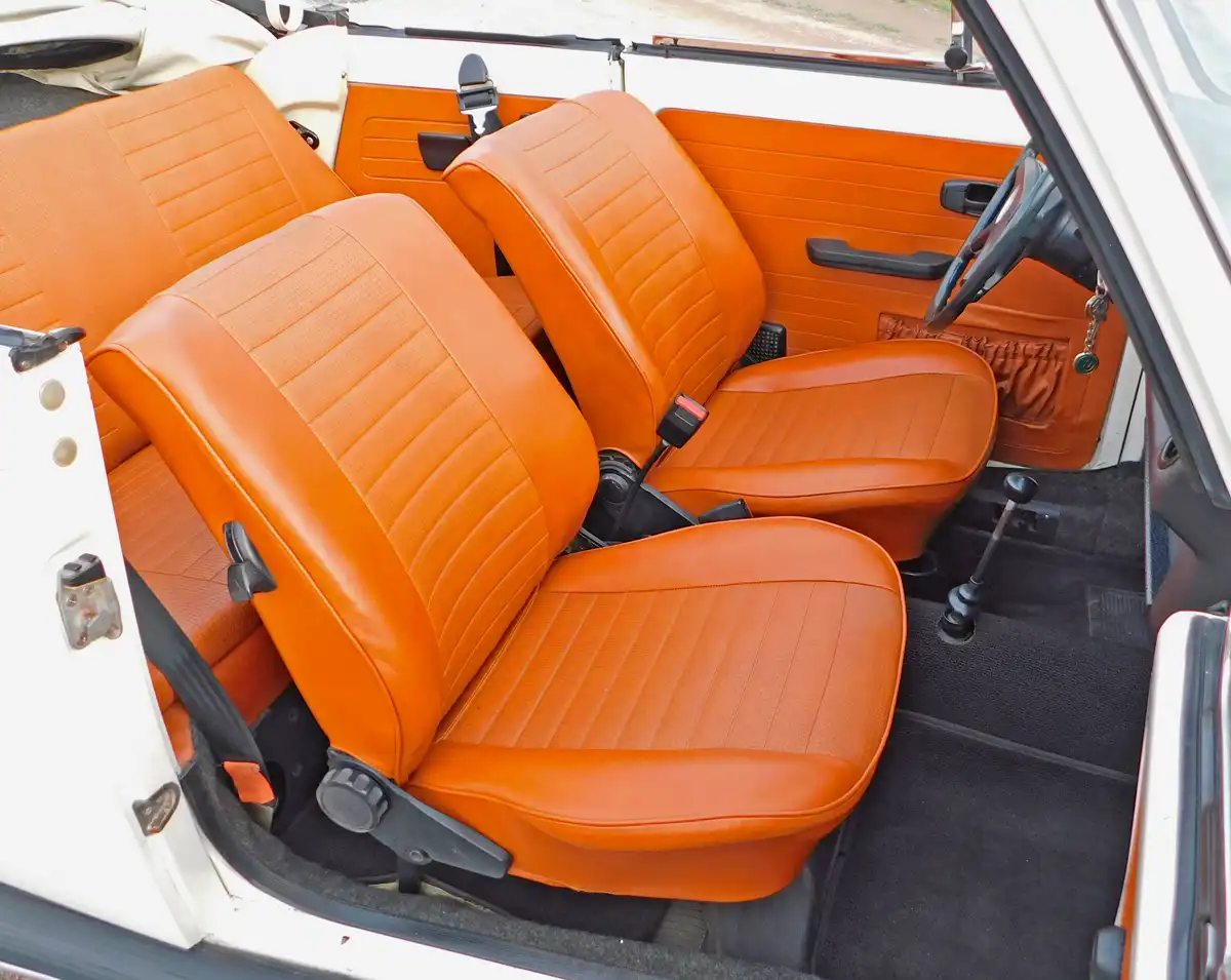 Az ülések nagyok és kényelmesek