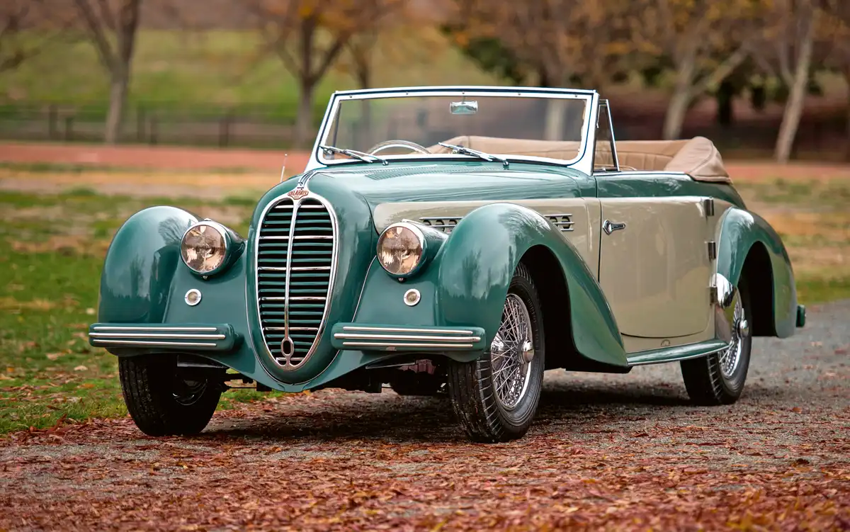 A 135M Cabriolet Guilloré féle átirata 1949-ből, átlátszó kormánnyal és váltógombbal
