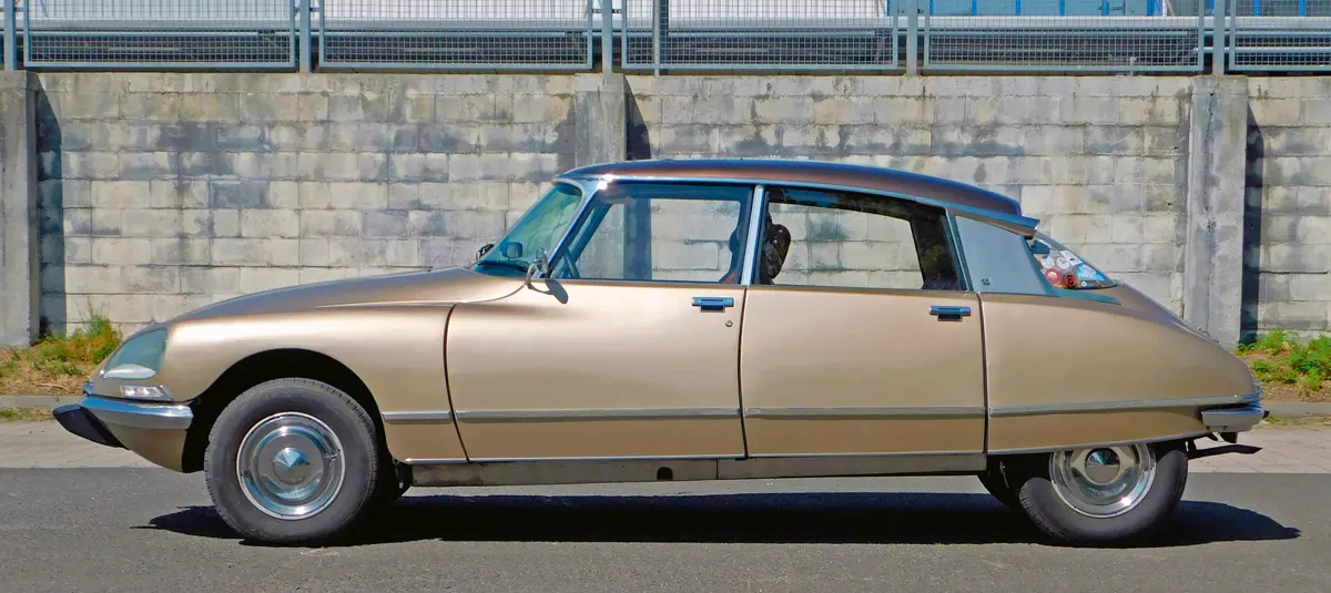 A lapos karosszéria alaktényezője (Cw) viszonylag magas, 0,38