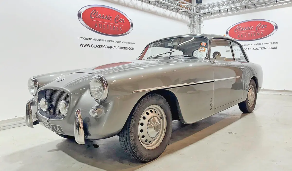 A brit Bristol repülőgépgyár a második világháború után sportautók építésébe fogott, a 406-ost 1958-tól gyártották, alapkivitelben is hathengeres, 105 LE-s 2,2 l-es motorral. Ezért teljes felújításon átesett ritkaságért 40 000 eurónál állt meg a licit