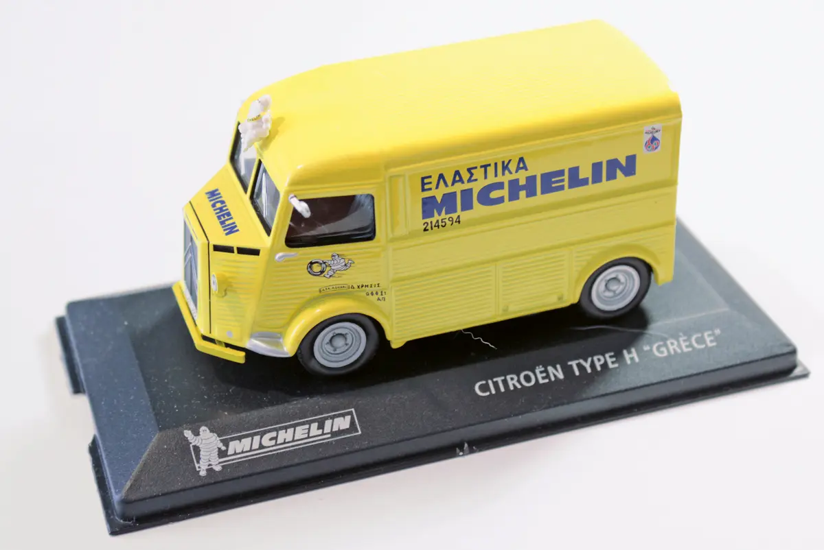 Napjaink egyik legnagyobb példányszámú 1/43-as gyűjtői sorozatát az Altaya gyártja. A Michelin autós sorban a gumiember természetesen egy Citroen HY tetejére is felülhetett