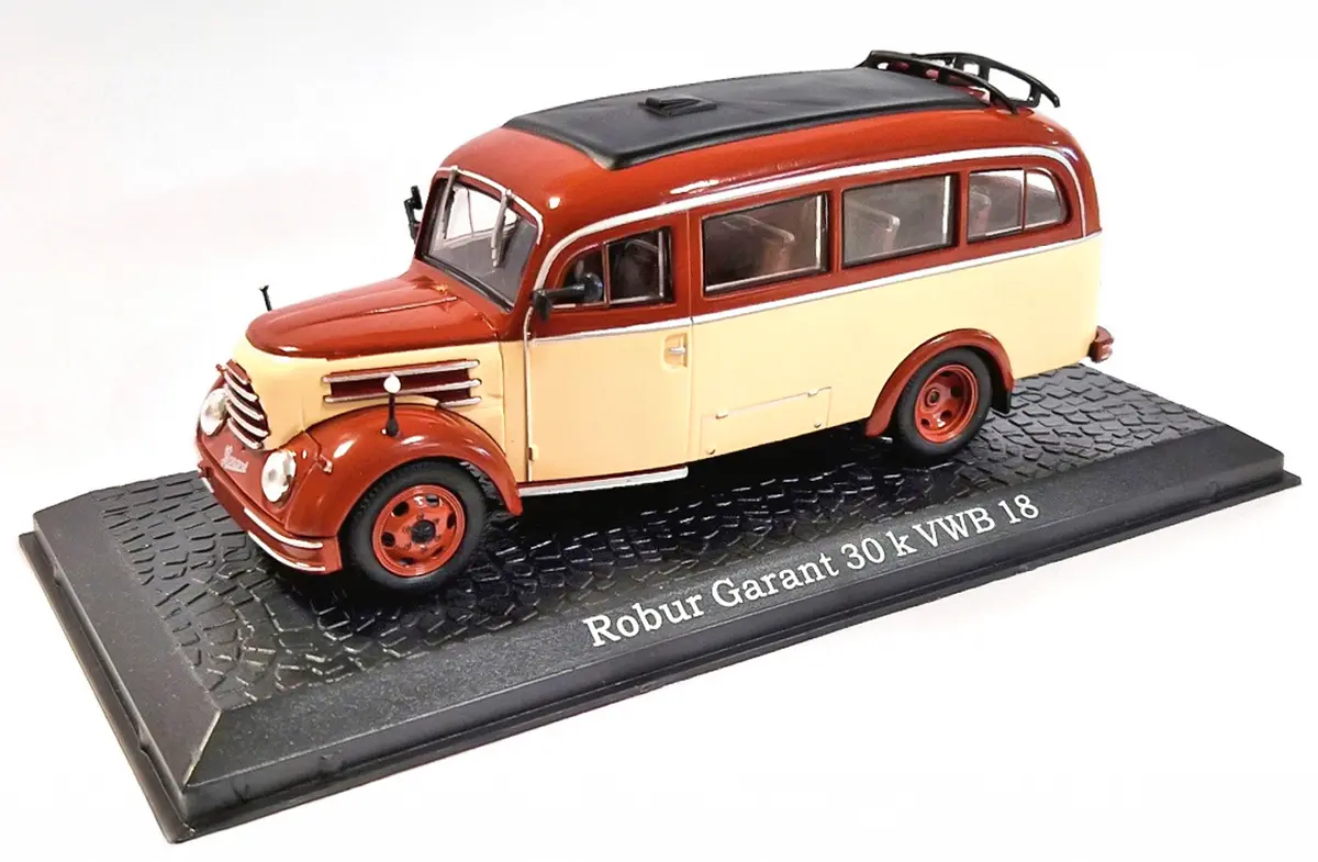 Ebből a kisbuszból készült a furgon