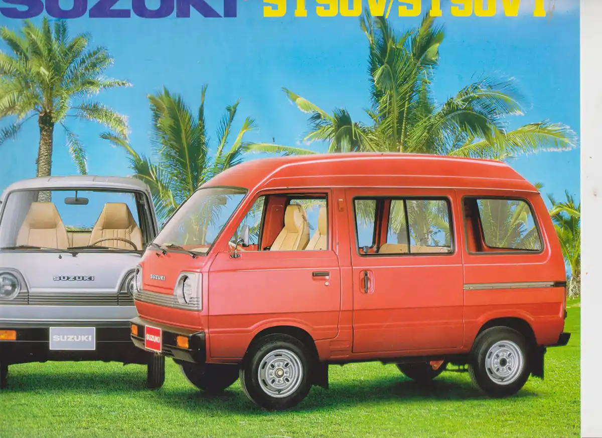 A Suzuki Kei teherautója, a Carry zárt karosszériával ST30-asként mutatkozott be 1979-ben, eleinte 539 köbcentis, háromhengeres kétütemű motorral, de az exportpiacokon 797 köbcentis, 42 LE-s, négyhengeres négyüteművel árulták. A prospektus 1985-ös, a képen látható ST90-es szélessége csak 140 cm, de az emelt tetős VT változat 185 cm magas volt