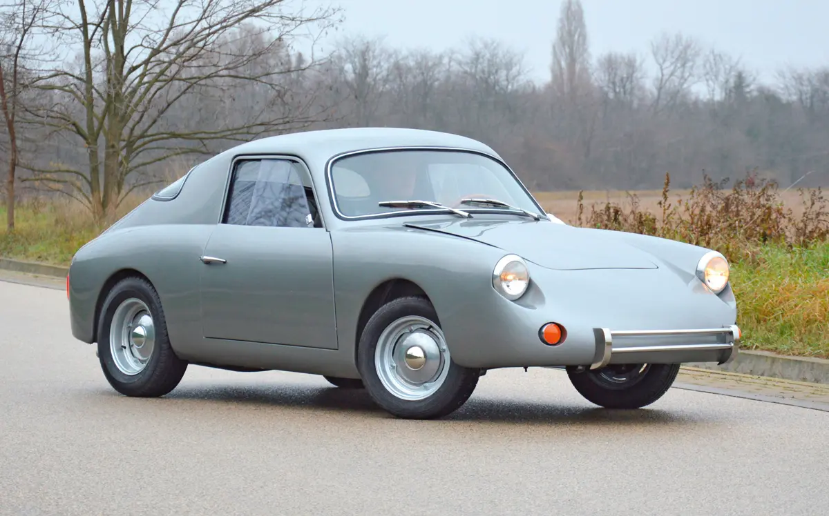 Annak ellenére, hogy nagyon alacsony, viszonylag nagy, 15 cm-es a szabad hasmagassága