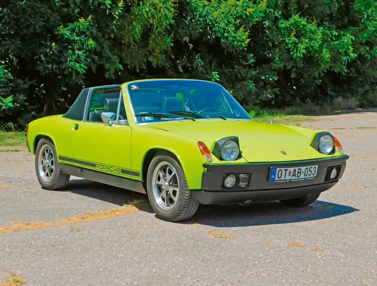 A fényszórókat villanymotorok mozgatják, a színezett üvegezés alapból járt