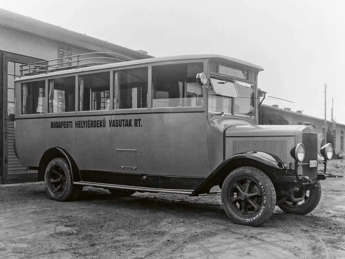 BP 17-254 rendszámú BHÉV Mávag-Mercedes kisautóbusz, Nay és Rónay karosszériával. A felvétel 1928-ban készült az akkor vadonatúj járműről