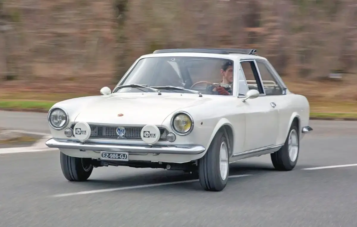 A Fiat 124 Sport Coupé három sorozatban, 10 éven át készült. Ezt az 1968-as, első szériás példányt 30 évvel ezelőtt restaurálták – 15 893 eurót adtak most érte