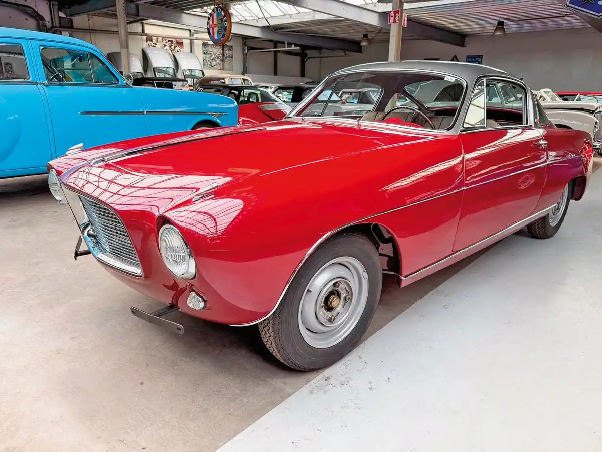 A kínálat legkülönlegesebbje ez az 1954-es Boano karosszériás, 58 LE-s Fiat 1400-as volt. Mario Felice Boano és cége a Lancia Aurelia és a Ferrari 250 GT ruhájának megtervezéséről is híres