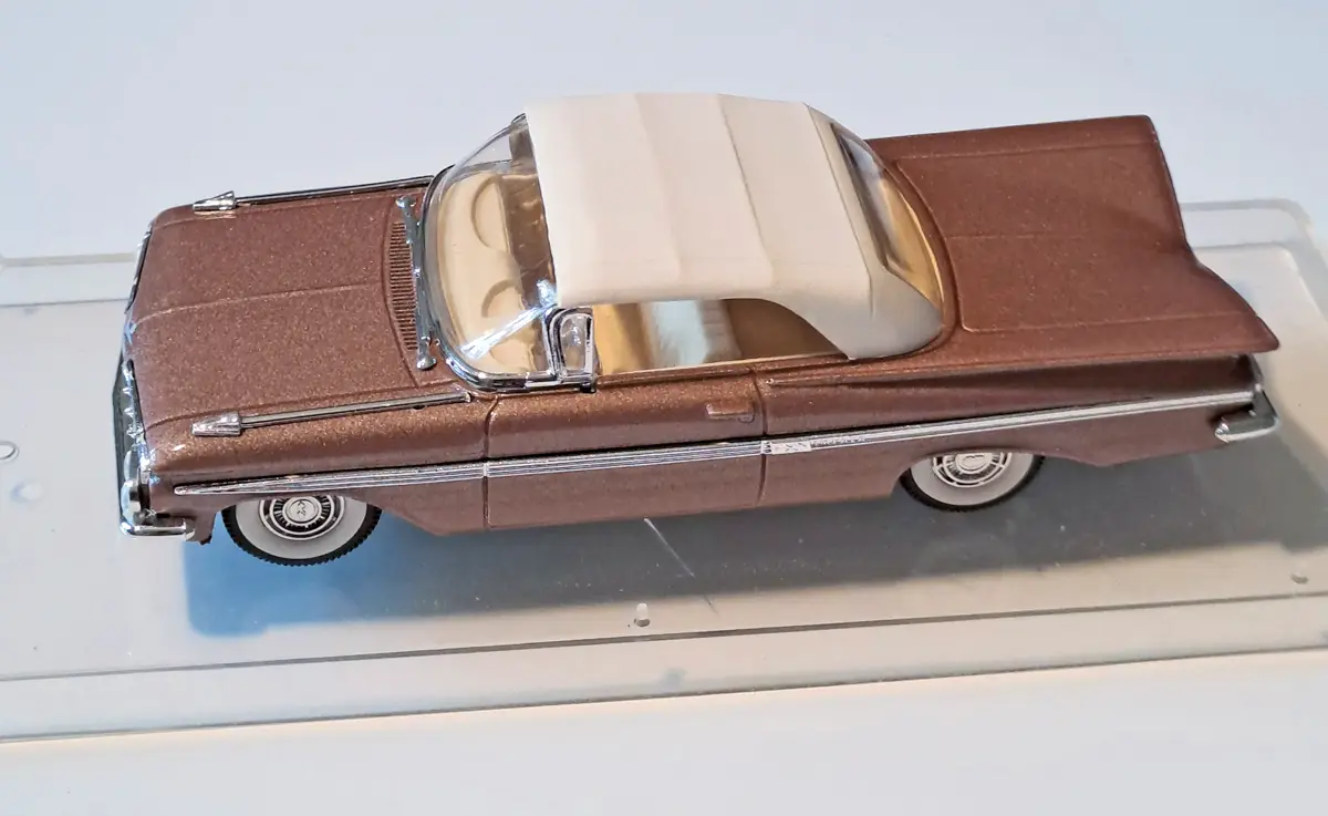 A Chevrolet Impala gyártása 1958-ban indult, de már 1959-ben változott a megjelenés. A csúcsváltozatot 5,7 l-es V8-as vitte