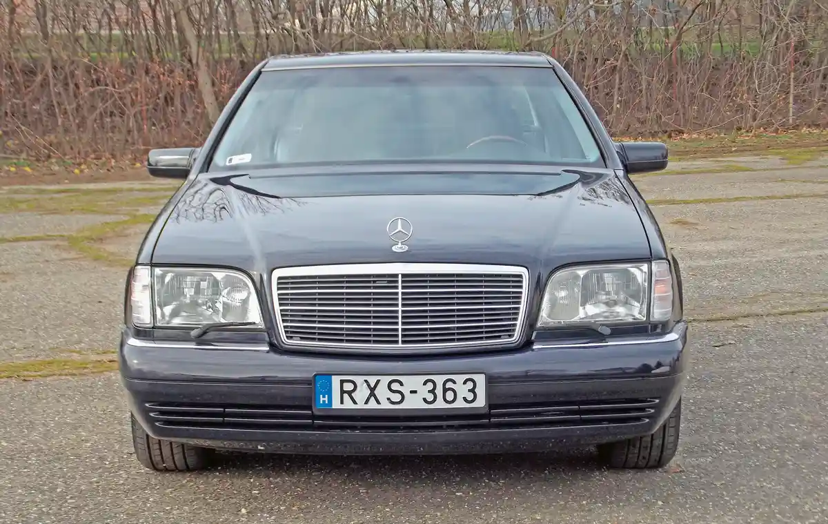 A xenon fények 1995-ben jelentek meg, de csak a tompított lett ilyen