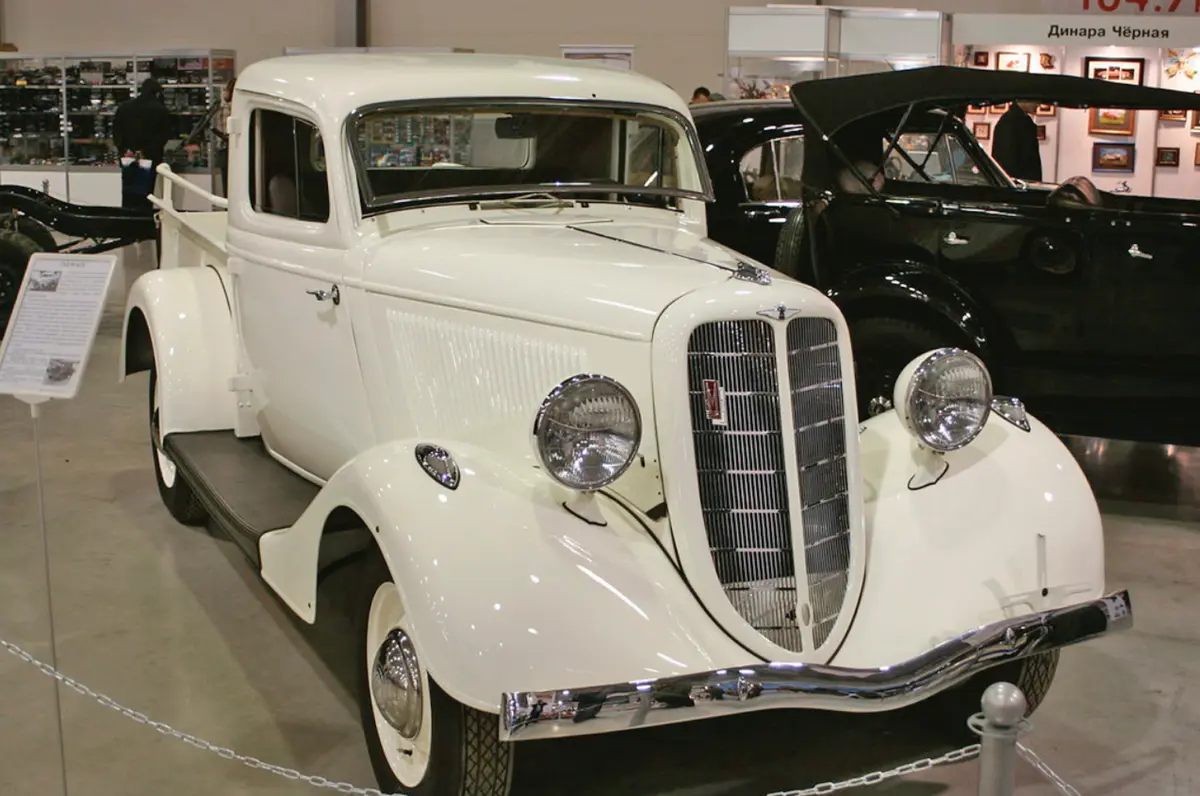 Az 500 kg teherbírású GAZ M415-ösből 1939 és 1941 között 5000 készült