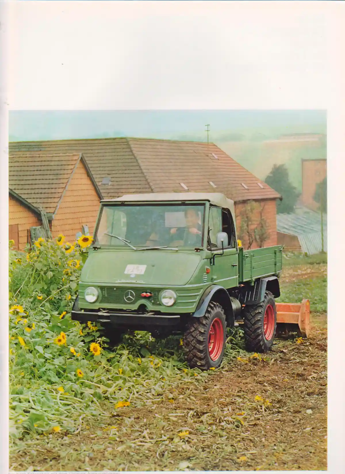 A 17 éven át gyártott 406-os típust már a Mercedes mérnökei tervezték. A kép egy 1966-os prospektusból való