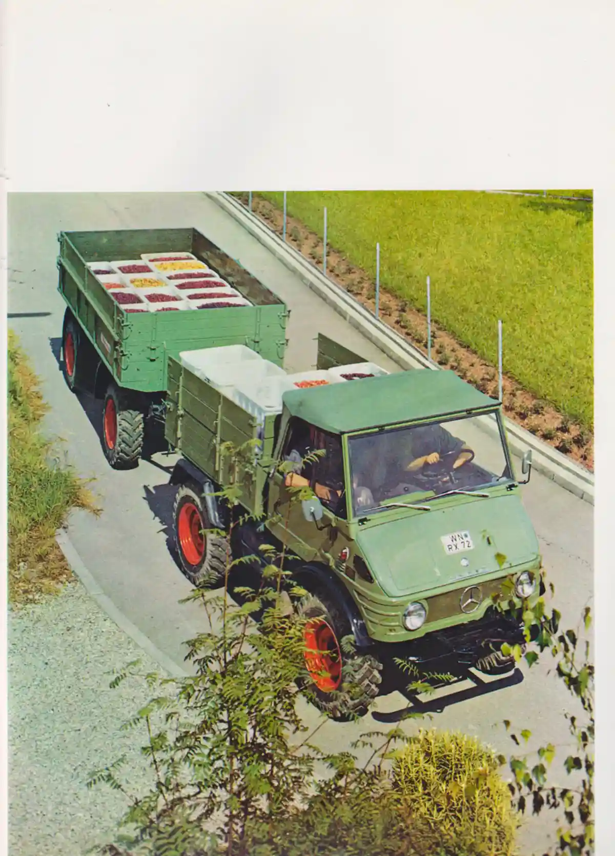 A 406-ost – és hosszabb tengelytávú testvérét, a 416-ost – 5,7 l-es hathengeres szívó dízelmotorok mozgatták, 1964-től már közvetlen befecskendezéssel és 65 LE-vel. Később 110 LE-s változatok is készültek