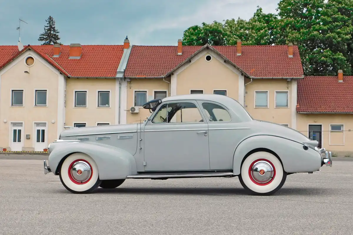 Az alap a Buick-kal és Oldsmobile-lal is közös B-platform, csak az utolsó sorozat viselt az egyrészes helyett három oldalsó szellőzőt az orr oldalán