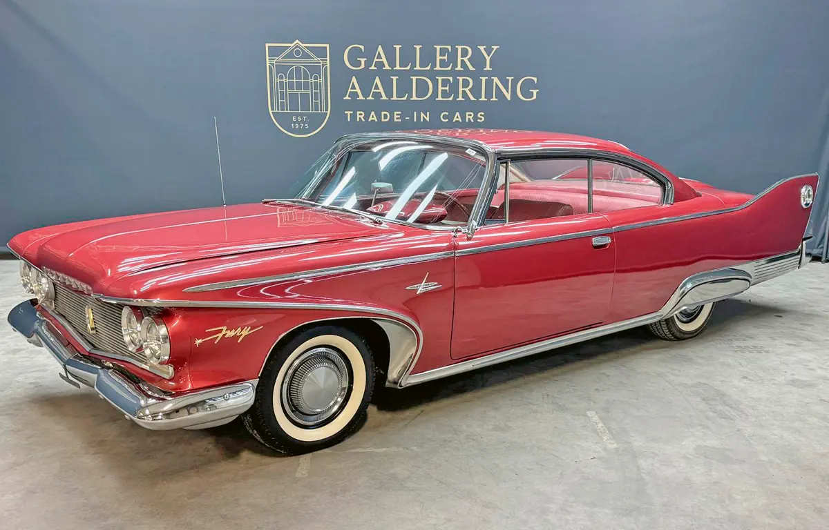 Az amerikai izomautók egyik korai példánya ez a Plymouth Fury. 5,7 l-es V8-asa 310 LE-s; 32 000 euróért már haza lehetett vinni