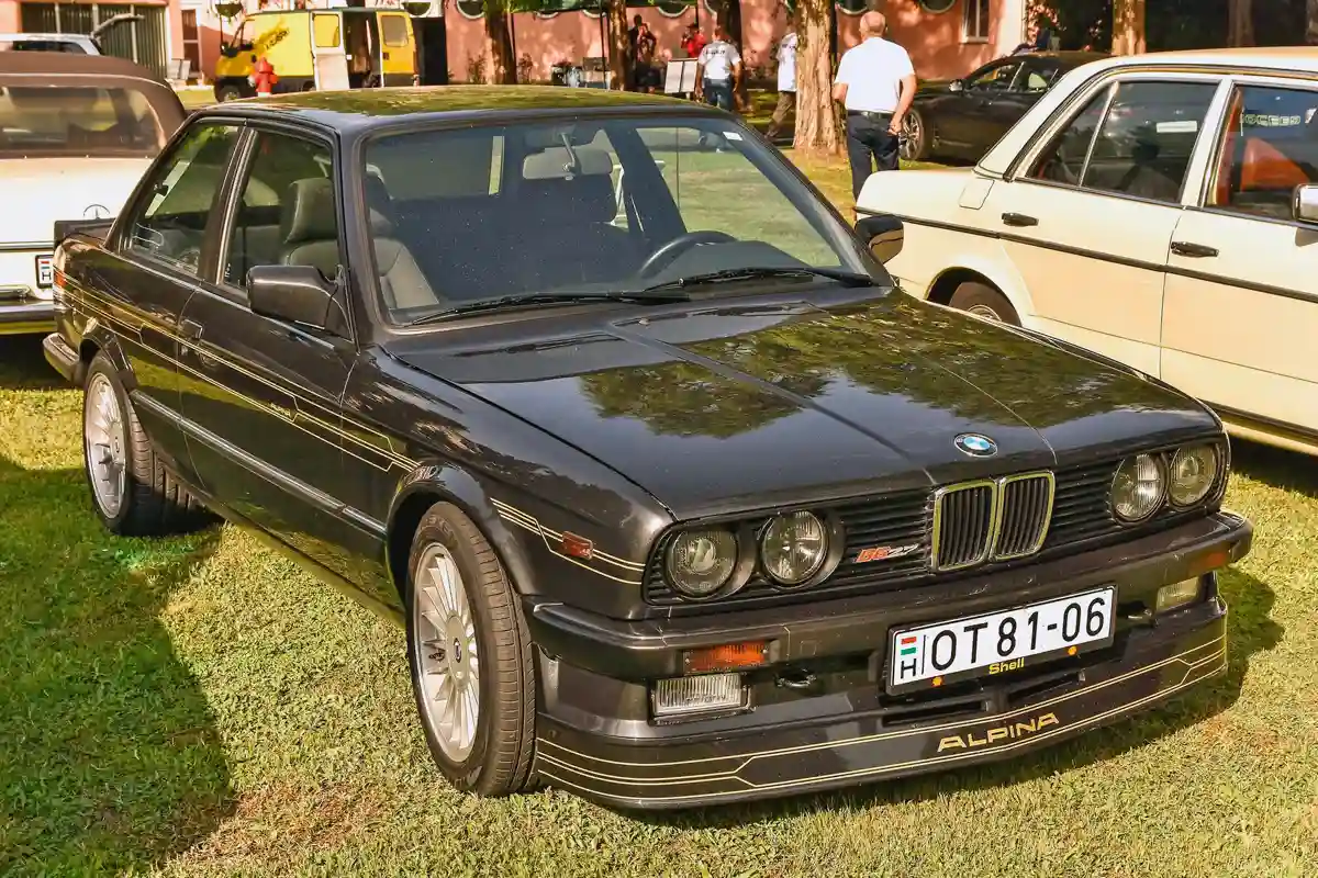 Alpina B6 2.7 (1986) – japán exportos, de balkormányos kivitel, igazi ritkaság