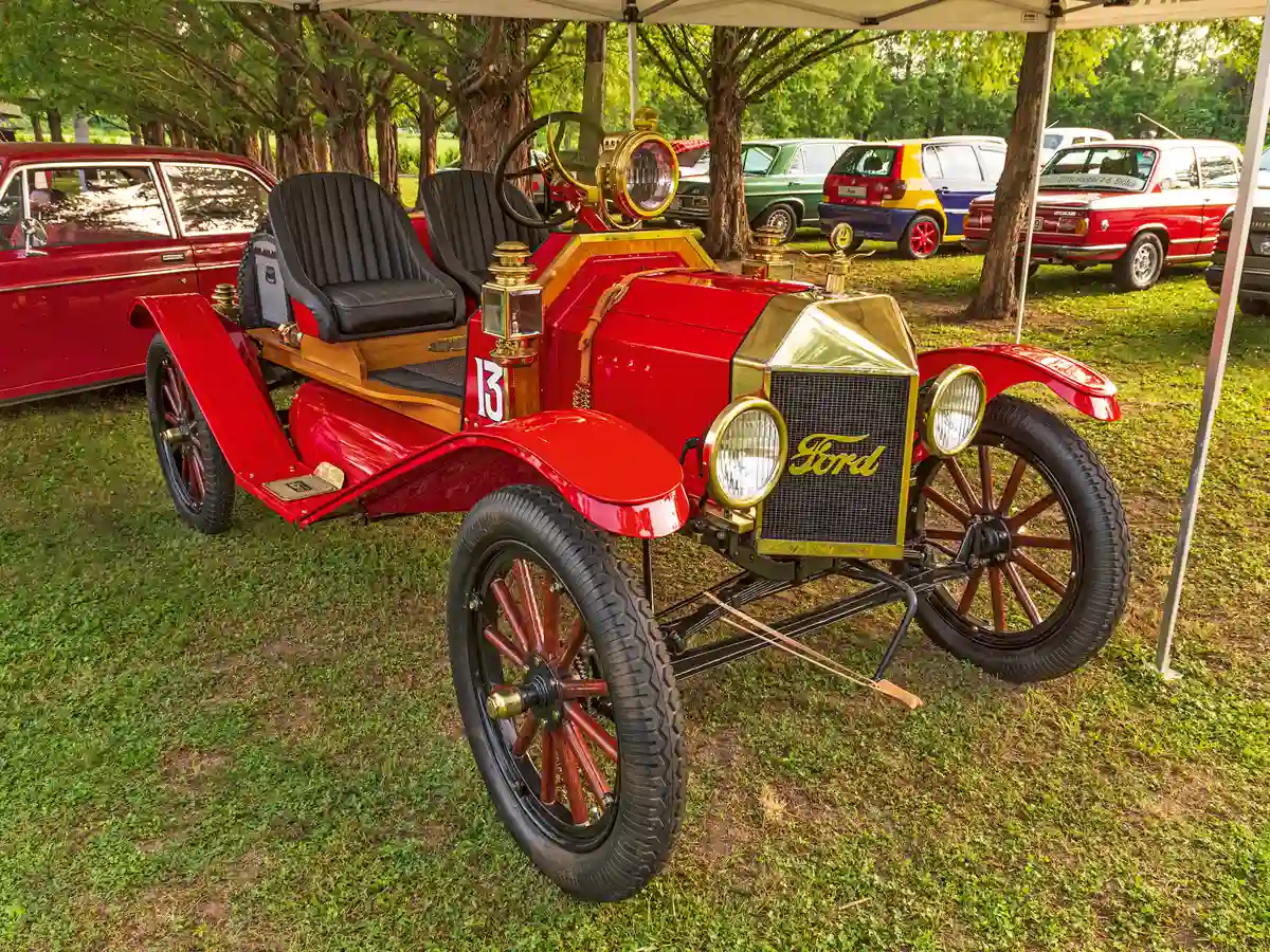 Lotus Retro Mobil Concours d’Elegance – Nem csak a 20 éveseké. Idén 20 éves a hajdani járműves eleganciaversenyek közösségi hangulatát megidéző, hagyományteremtő jelleggel útjára indított rendezvényünk.
