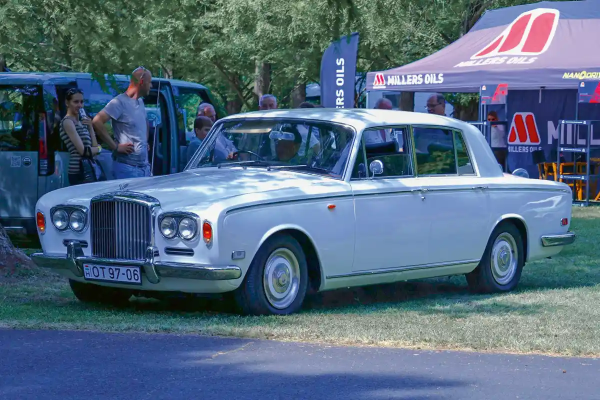 Bentley T1 Saloon (1971) – a Rolls-Royce Silver Shadow ikertestvére, idén a legszebb hűtőmaszk díjazottja