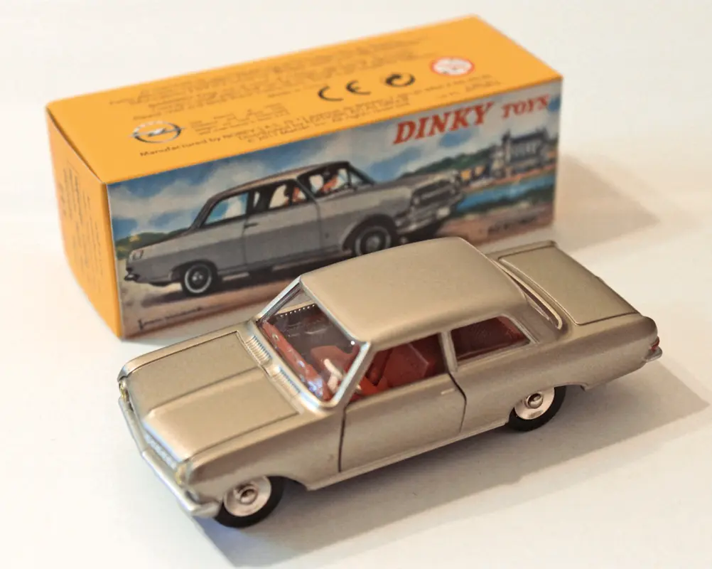 Az Opel 1963-ban kezdte használni az ABC első betűit. A Dinky 1963-as Rekord A-ja, kristálylámpákkal és nyitható ajtókkal kívánatos gyűjtői darab