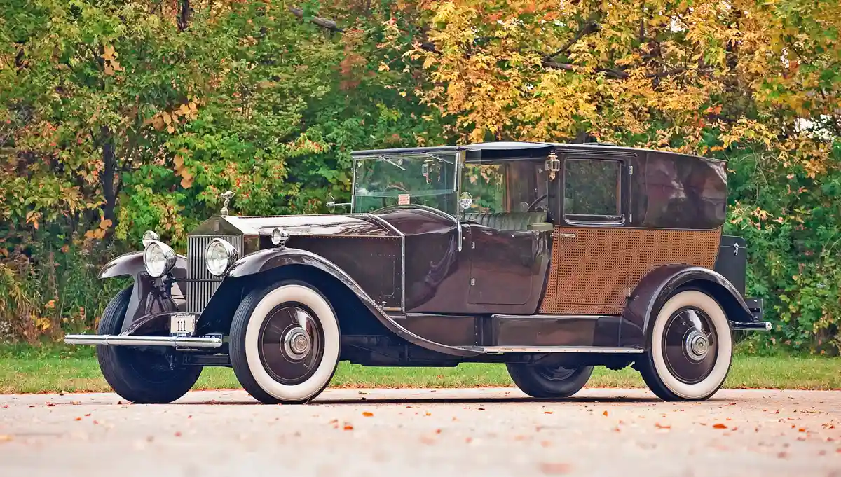 Barker karosszériás Brougham Limousine de Ville, Lucas Biflex fényszórókkal és ülésfűtéssel 1927-ből