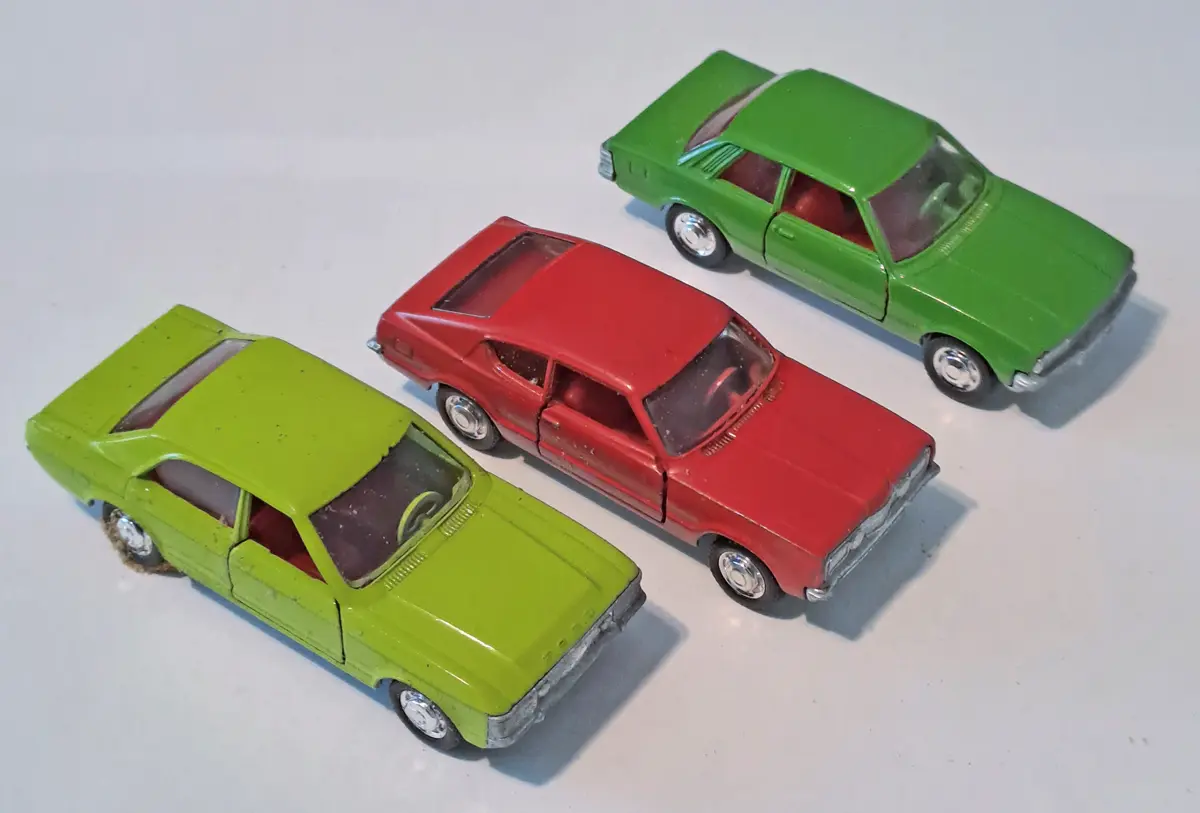 Más gyártó nem foglalkozott a 70-es évek Ford Taunusaival. Elöl a Consul, középen a Taunus GT, hátul a Taunus II