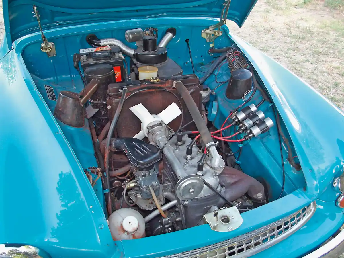 Ez a motor vitte a Barkast is, a porlasztó BVF 36-F1 típusú, a légszűrő szívászaj-csökkentős