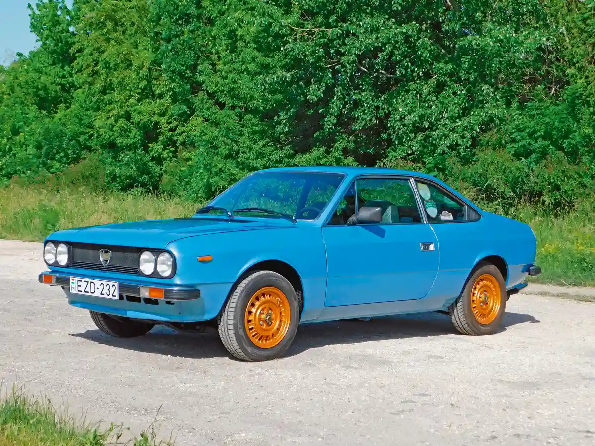 113 623 kupé készült összesen – 1976 és 1981 között, a többség nagyobb motorral