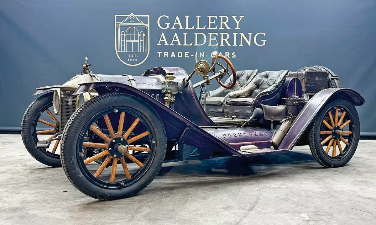 Ezt az 1912-es Frontenac Speedster karosszériás Ford T-t az eredeti 22-ről 65 LE-re izmosított motor viszi, végsebessége 150 km/h. Leütési árát 55 000 és 85 000 euró közé teszik