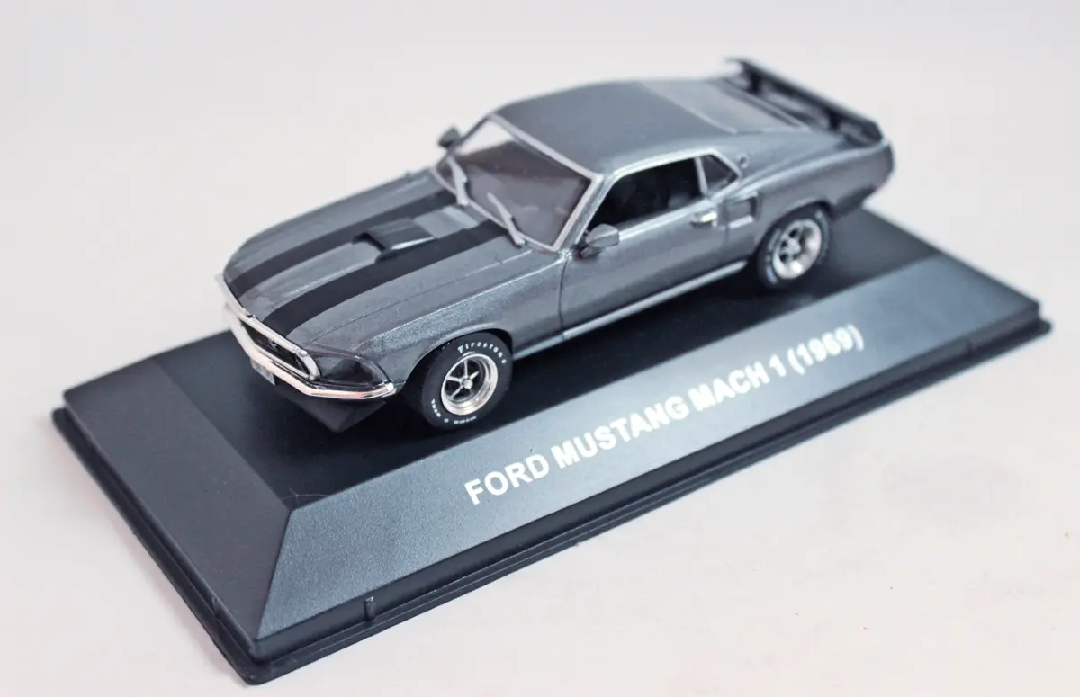 1969-ben a Mustang minden irányban nagyot nőtt. A Mach 1 – azaz az egyszeres hangsebesség – nevet a Mustang névadója, a második világháborús P-51-es repülőgép ihlette