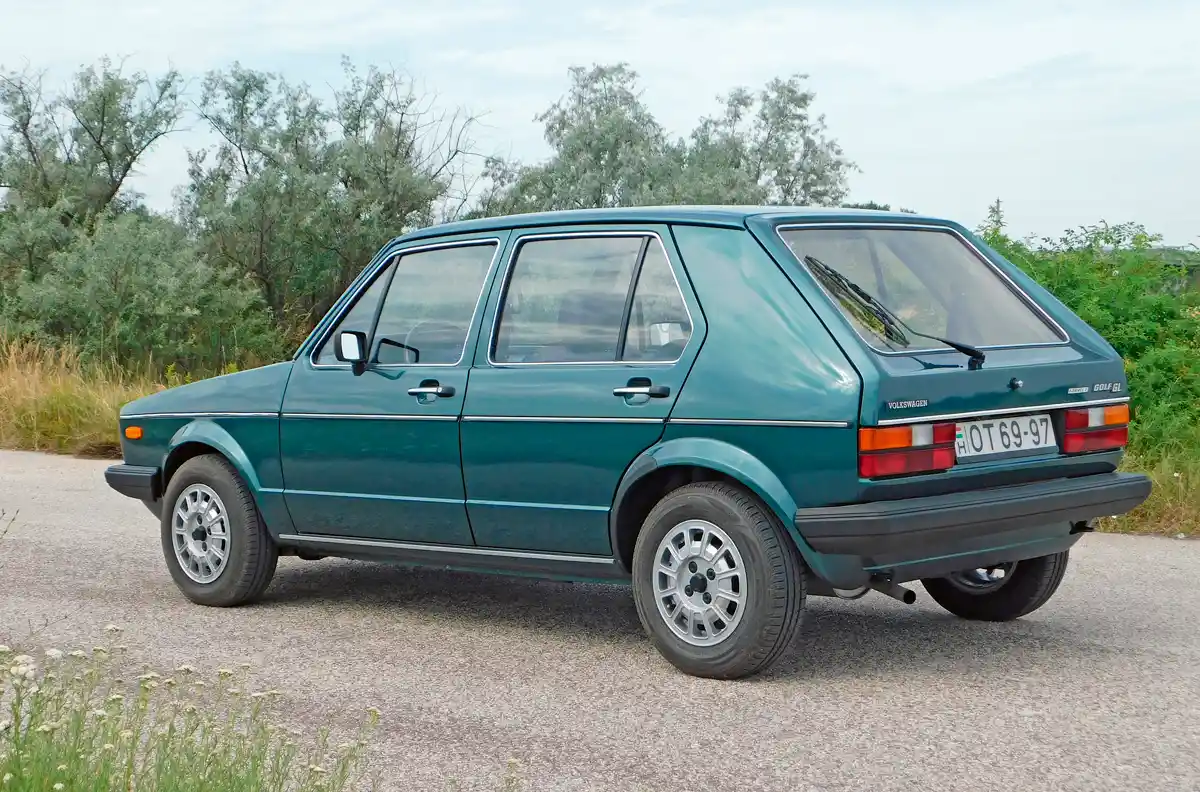 Giugiaro élete legfontosabb formatervének tartja a Golfot, ő nevezte el „origami dizájn”-nak