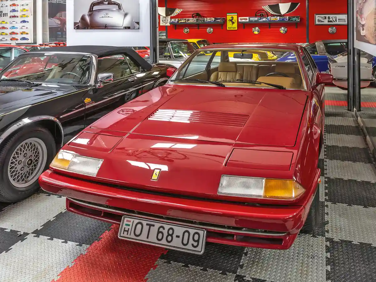Ferrari 400i Automatic – a klasszikus szögletes GT modell, az első, amit automata váltóval árultak az olaszok