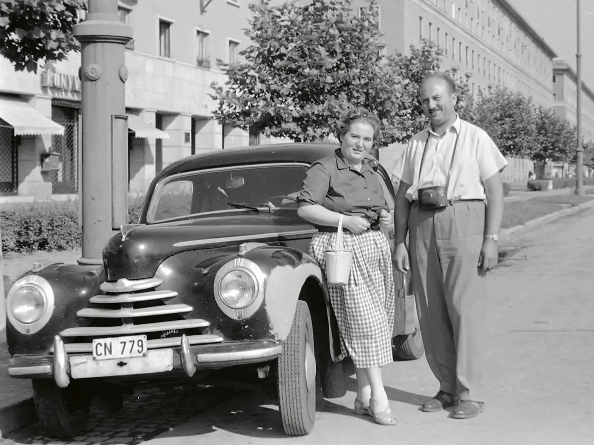 Sztálinváros, Sztálin út, 1953 (Fotó: Fortepan album)