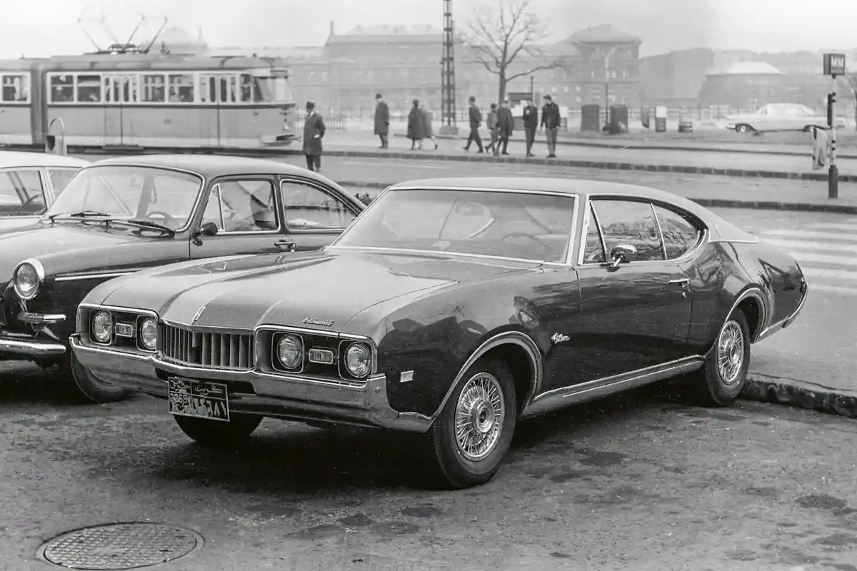 Oldsmobile Cutlass Holiday Coupe – ez volt az első széria